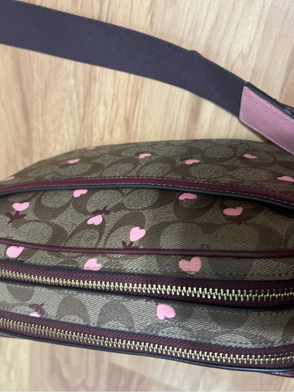 Coach 100% Authentic Brown Signature Heart Print Crossbody Bag (Valentines ) - Picture 4 of 13